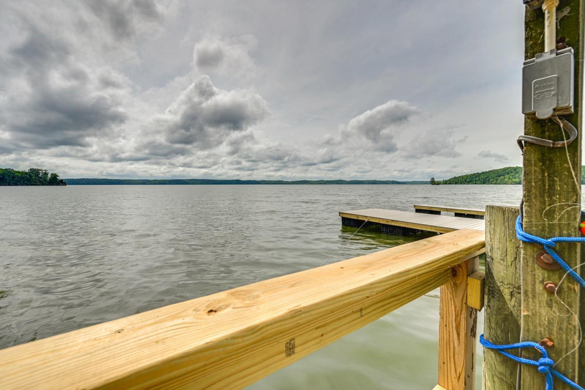 Fox Berry Hill - Lakefront With Dock, Launch & Hot Tub Waverly Exterior foto