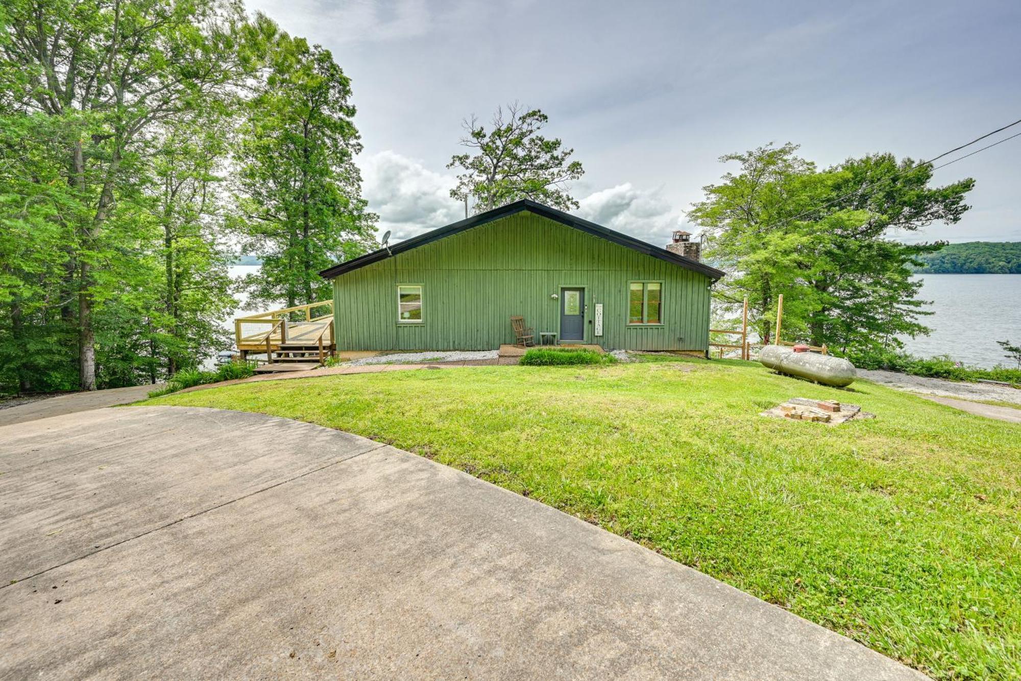 Fox Berry Hill - Lakefront With Dock, Launch & Hot Tub Waverly Exterior foto