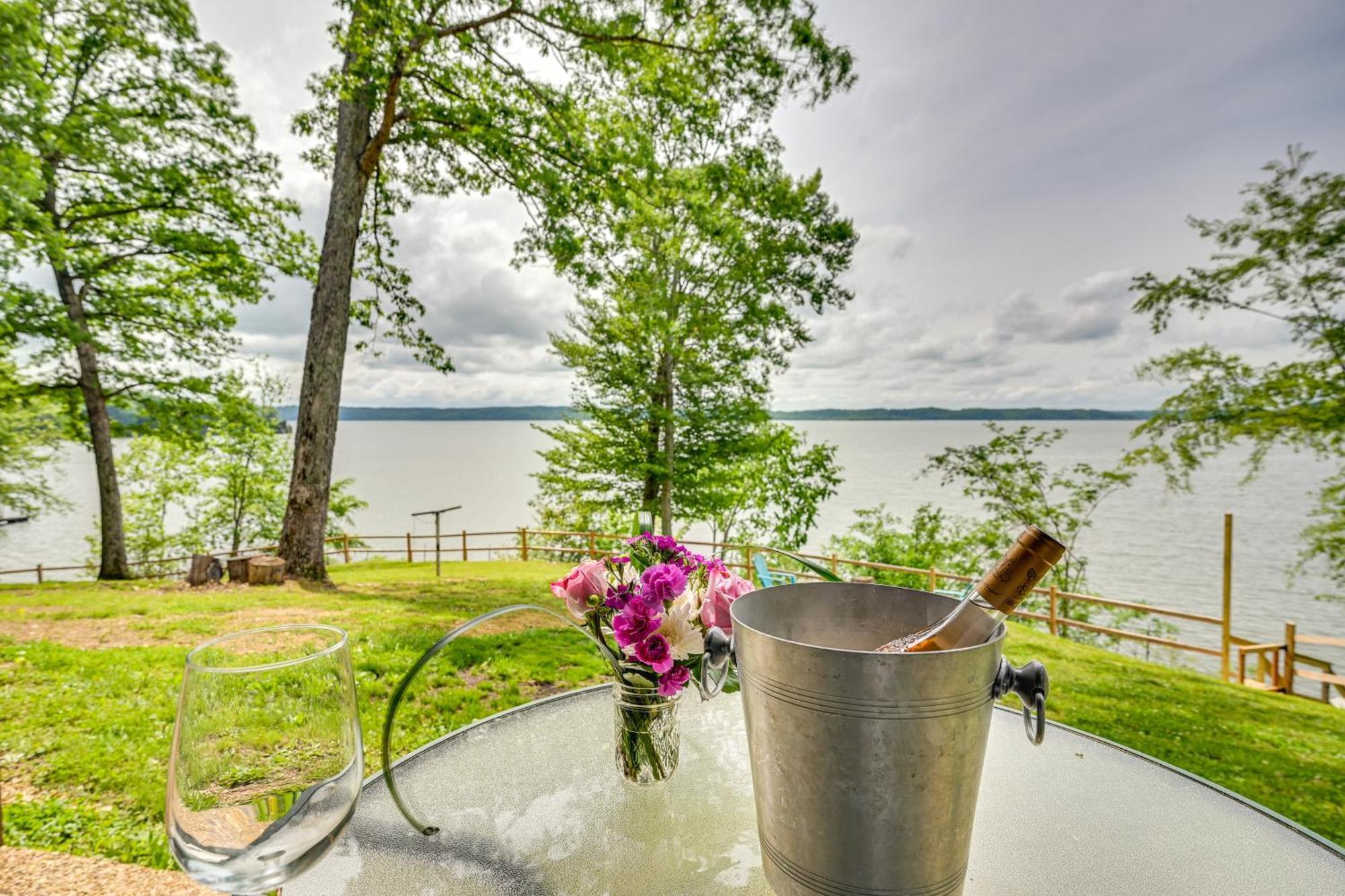 Fox Berry Hill - Lakefront With Dock, Launch & Hot Tub Waverly Exterior foto