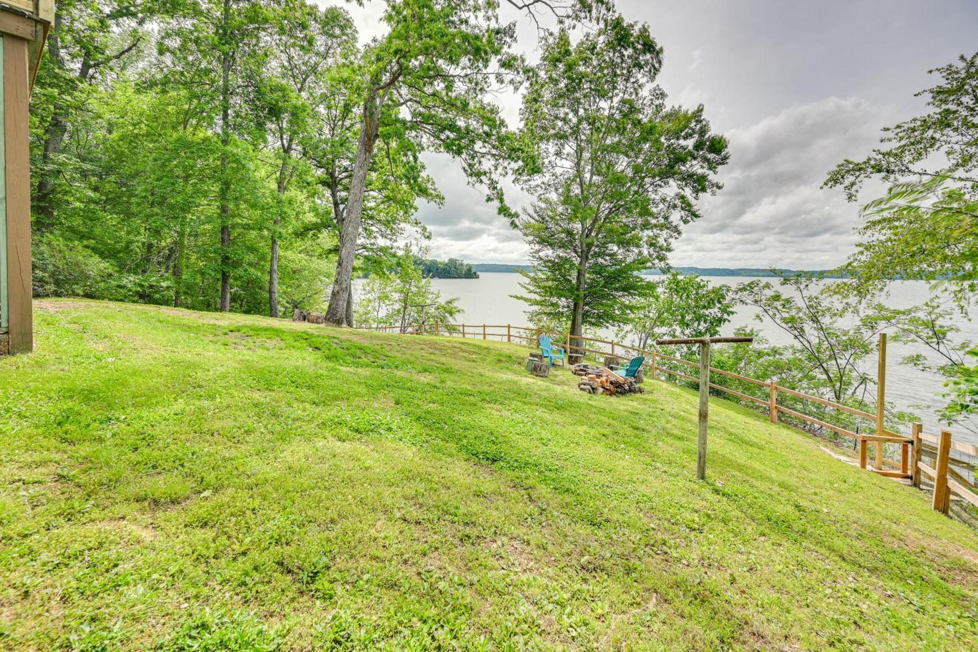 Fox Berry Hill - Lakefront With Dock, Launch & Hot Tub Waverly Exterior foto