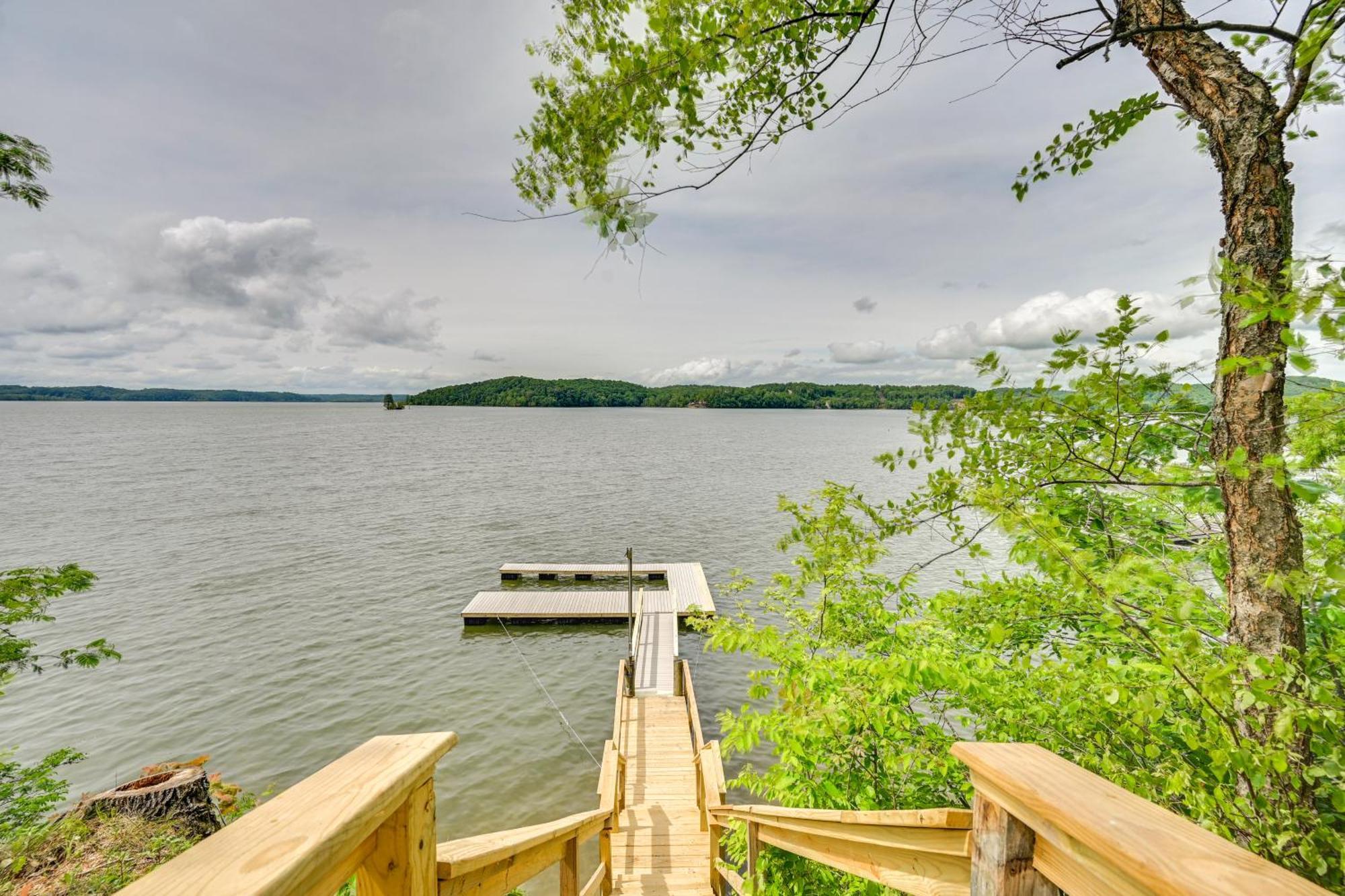 Fox Berry Hill - Lakefront With Dock, Launch & Hot Tub Waverly Exterior foto