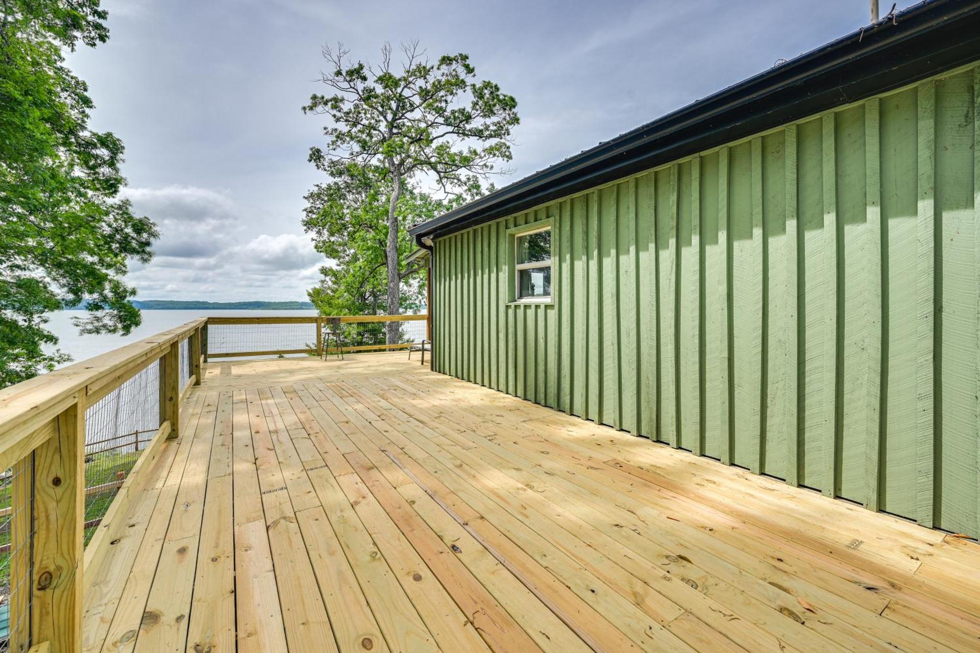 Fox Berry Hill - Lakefront With Dock, Launch & Hot Tub Waverly Exterior foto