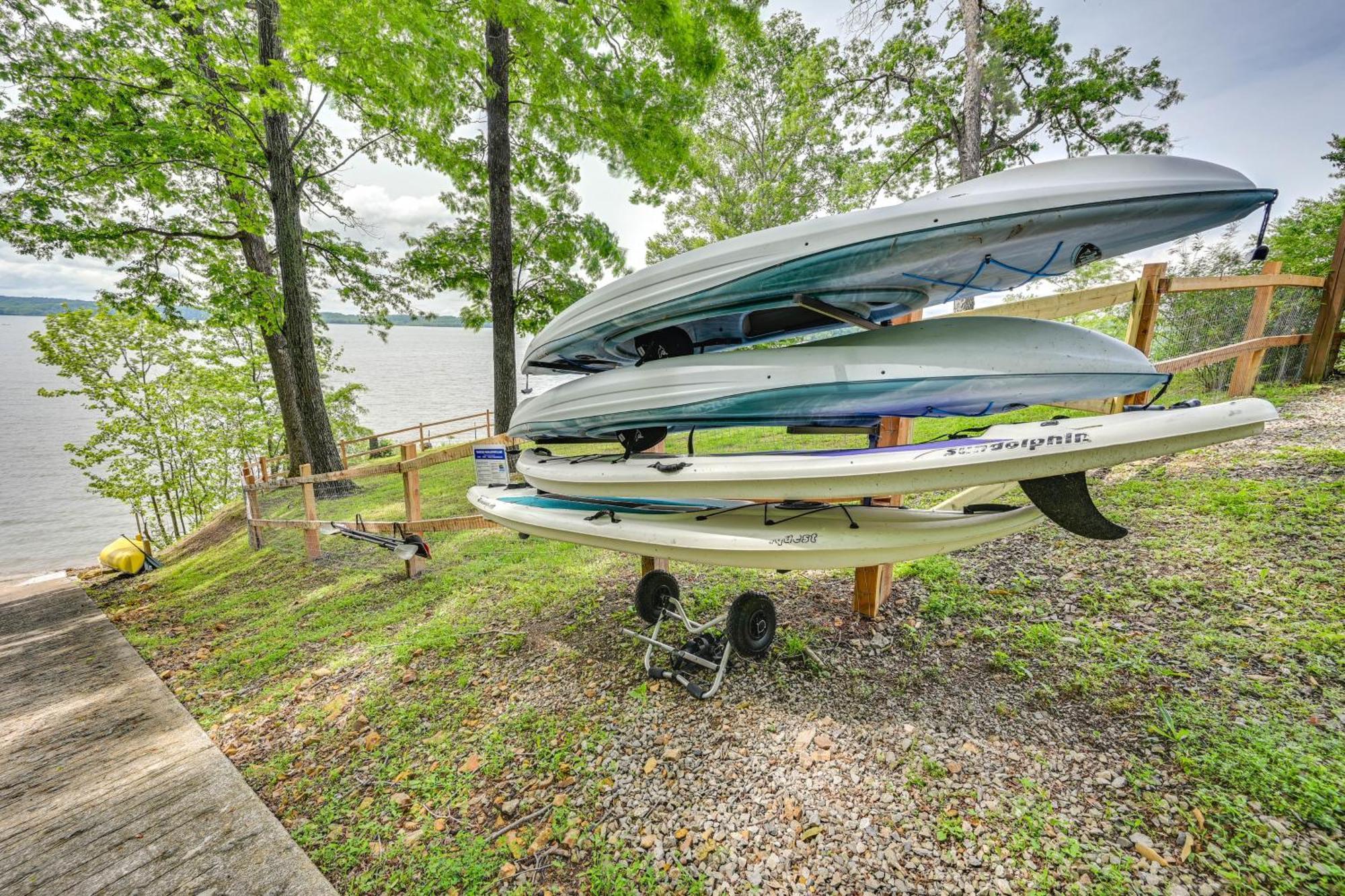 Fox Berry Hill - Lakefront With Dock, Launch & Hot Tub Waverly Exterior foto