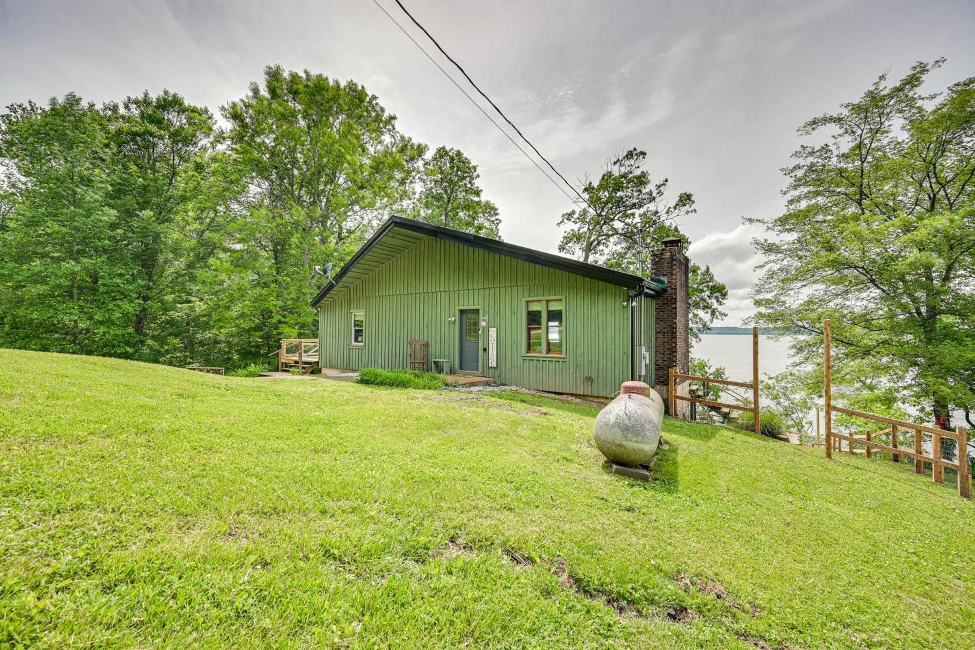 Fox Berry Hill - Lakefront With Dock, Launch & Hot Tub Waverly Exterior foto