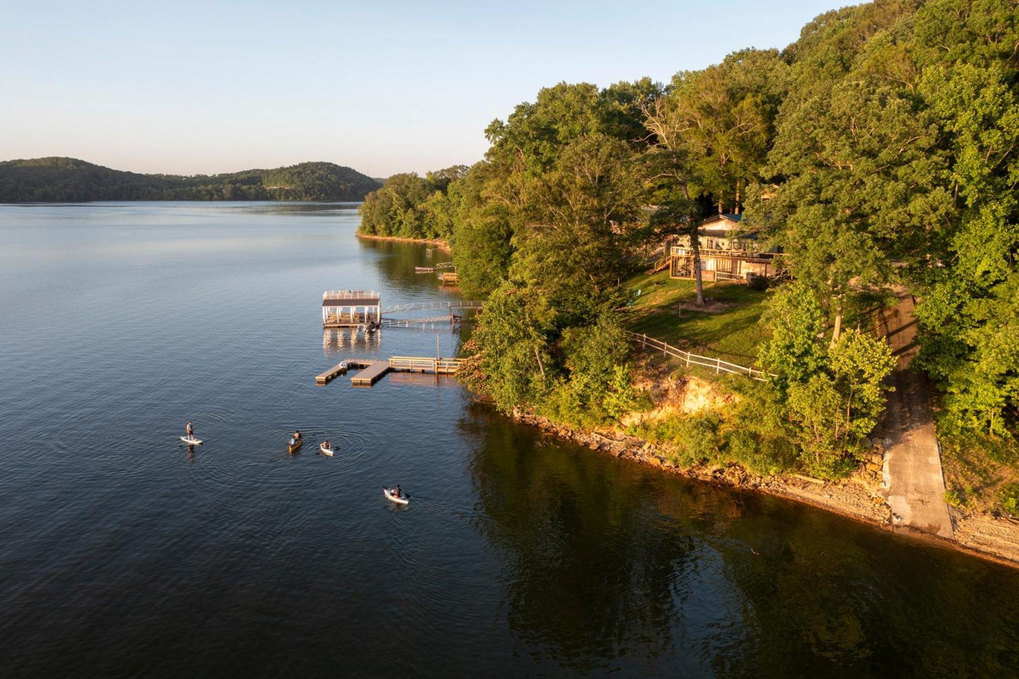 Fox Berry Hill - Lakefront With Dock, Launch & Hot Tub Waverly Exterior foto