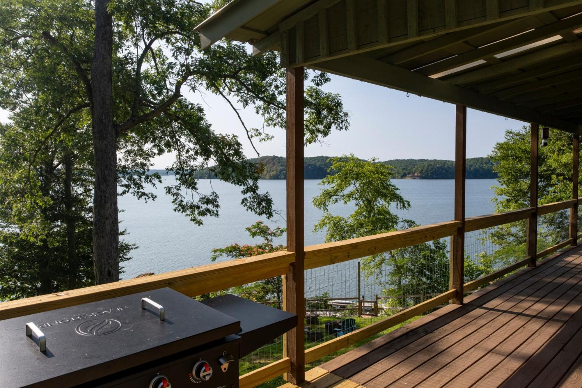 Fox Berry Hill - Lakefront With Dock, Launch & Hot Tub Waverly Exterior foto