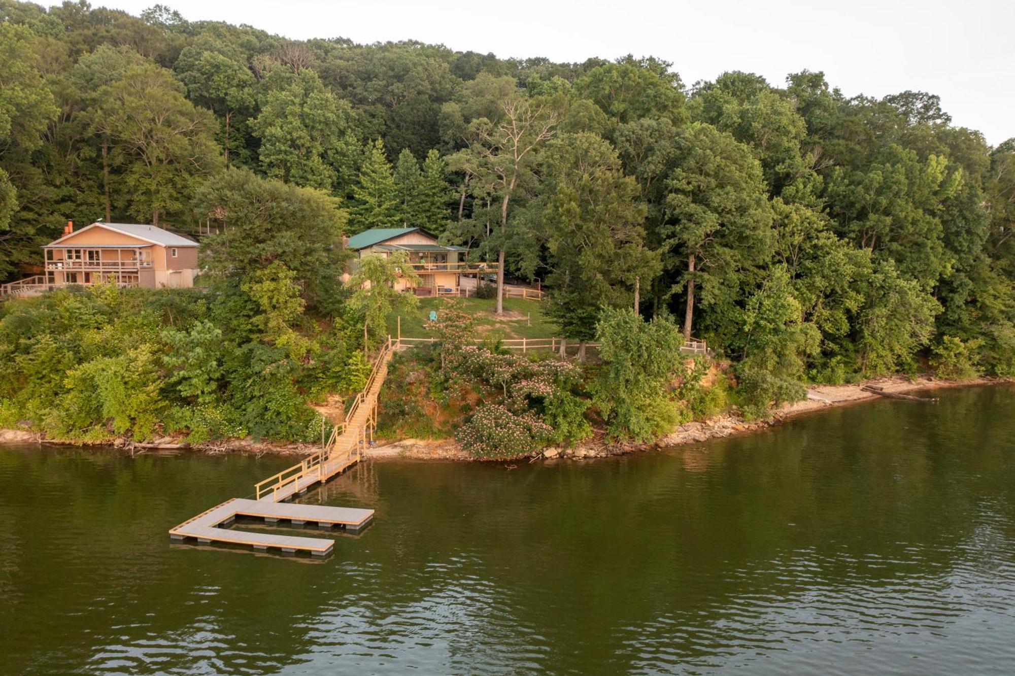 Fox Berry Hill - Lakefront With Dock, Launch & Hot Tub Waverly Exterior foto