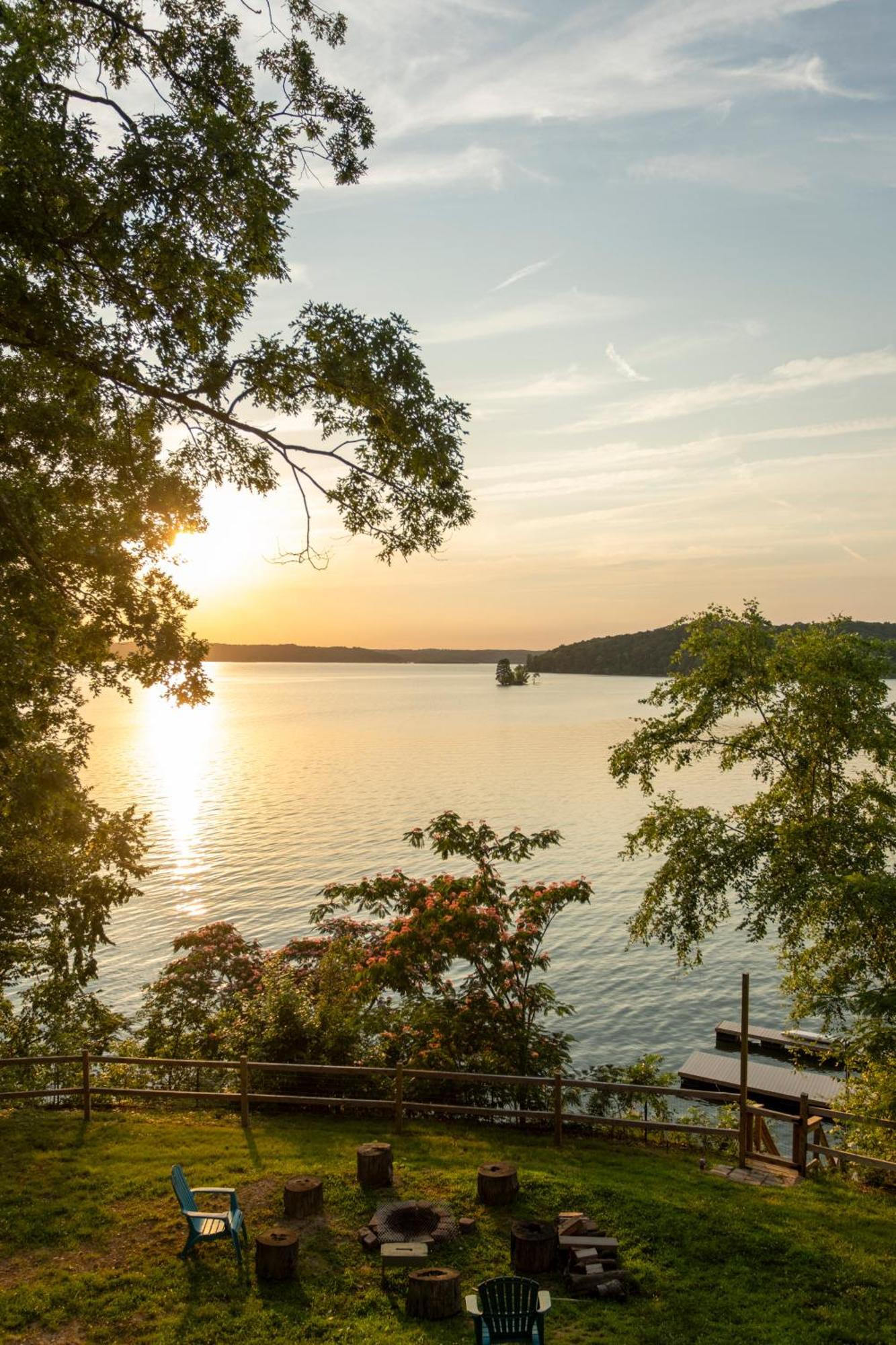 Fox Berry Hill - Lakefront With Dock, Launch & Hot Tub Waverly Exterior foto