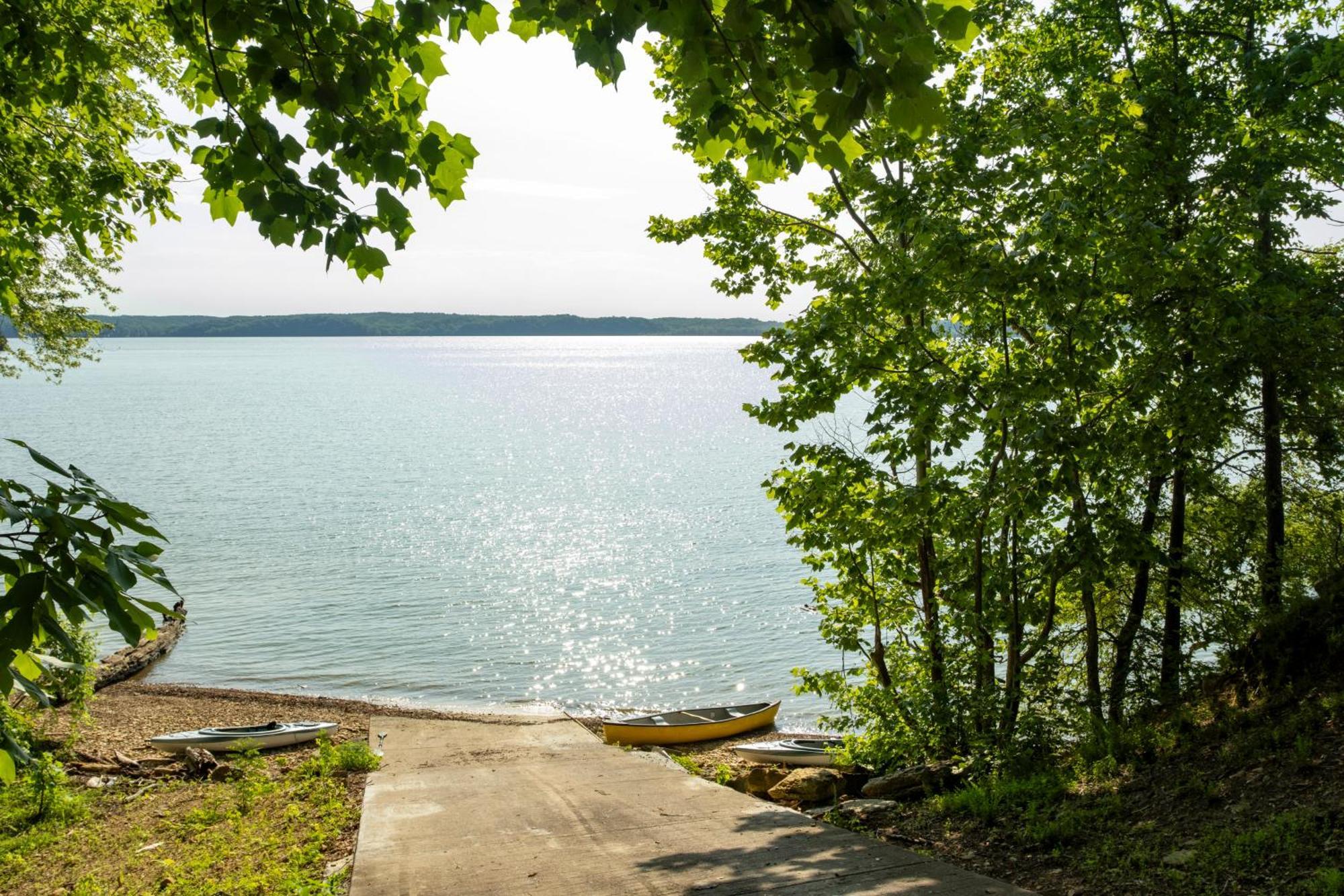 Fox Berry Hill - Lakefront With Dock, Launch & Hot Tub Waverly Exterior foto