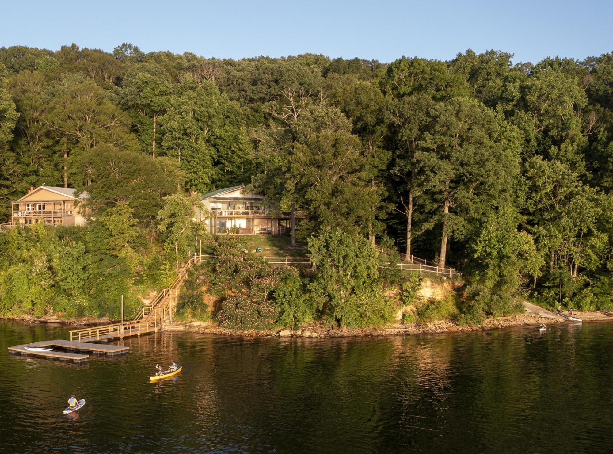 Fox Berry Hill - Lakefront With Dock, Launch & Hot Tub Waverly Exterior foto